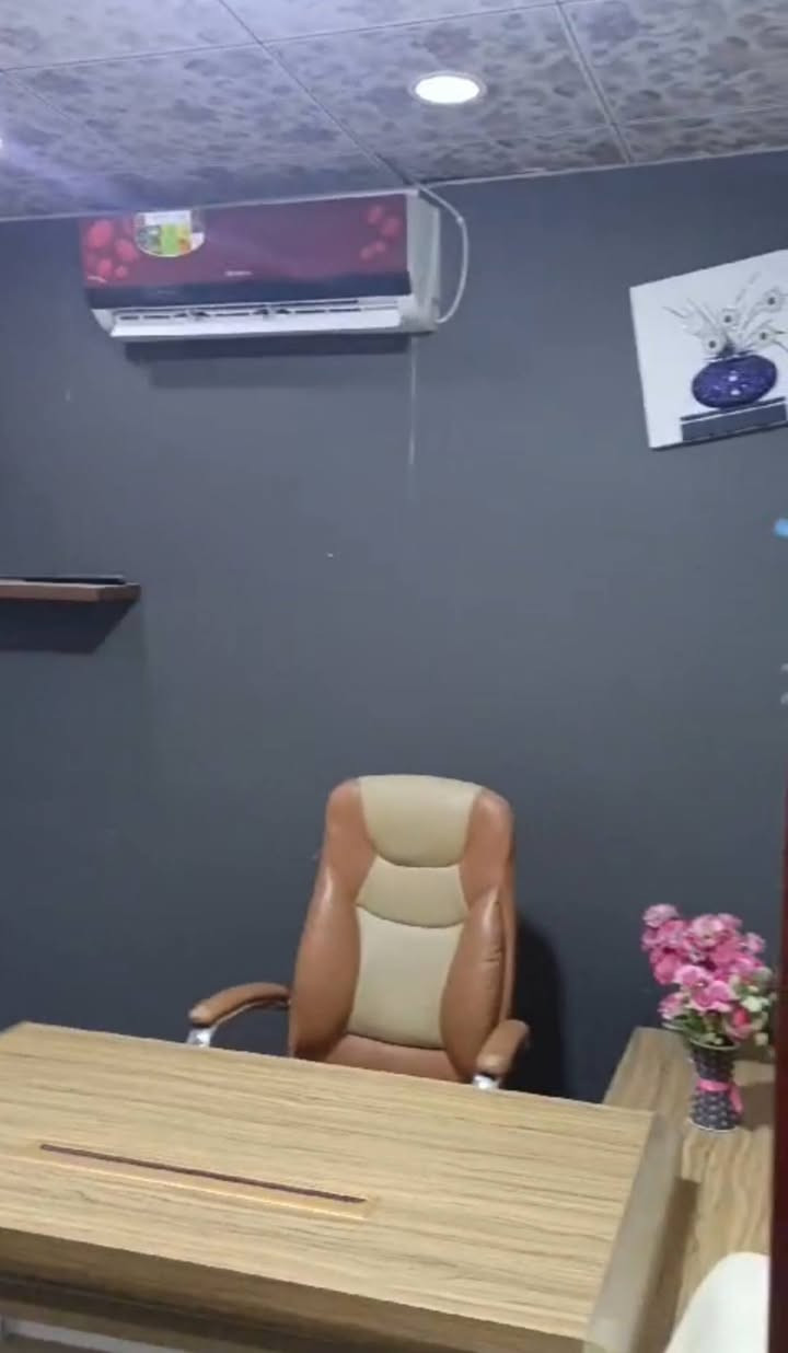 شقه للايجار مؤثثه على شارع 14تموز موقع تجاريه على الشارع العام الرئيسي ضمن بنايه تصميم  مصعد  يوجد حارس داخل البنايه وسستم كامرات 
تتكون من غرفتين وصاله ومطبخ وصحيات 
سعر الايجار 750 الف 
تصلح مكتب رسمي او شركه او عياده 
للاستفسار الاتصال على الرقم او المراسله على الواتساب 
***********
*********** البصرة, العراق
