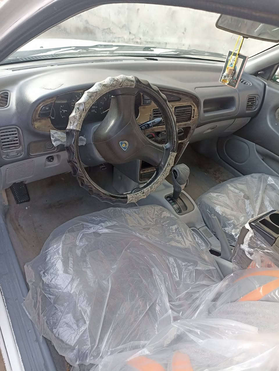 السلام عليكم براتون موديل 2004. مصبوغه حزام تخم تاير جديد باتري جديد تبريد تتفئه سعر 52 بيهه مجال قليل هاتف***********
