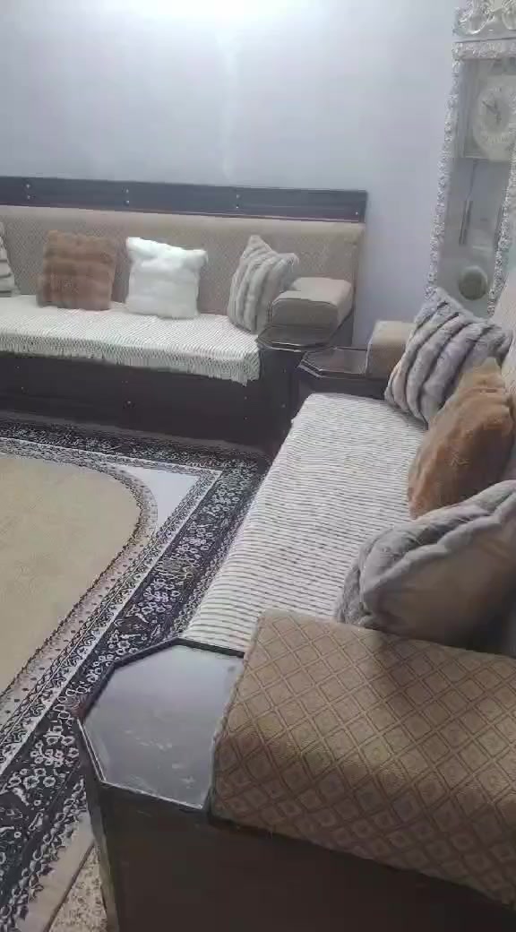 ديوان للبيع السعر 450 وبي مجال شاهد الله صاج اصلي وثقيل والسفنج على الفحص سبب البيع لأن ثقيل جدا مكاني البياع الري ***********
