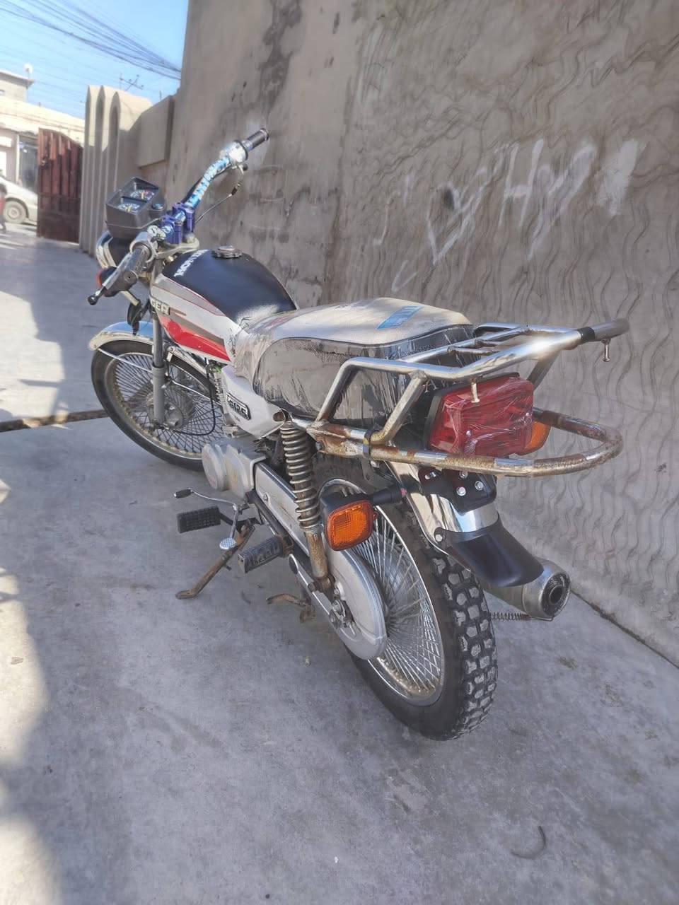 السلام عليكم ماطور  للبيع 19 محرك شرط ما مفتوح كهربائيات كلها شغاله السعر425 وبي مجال***********
