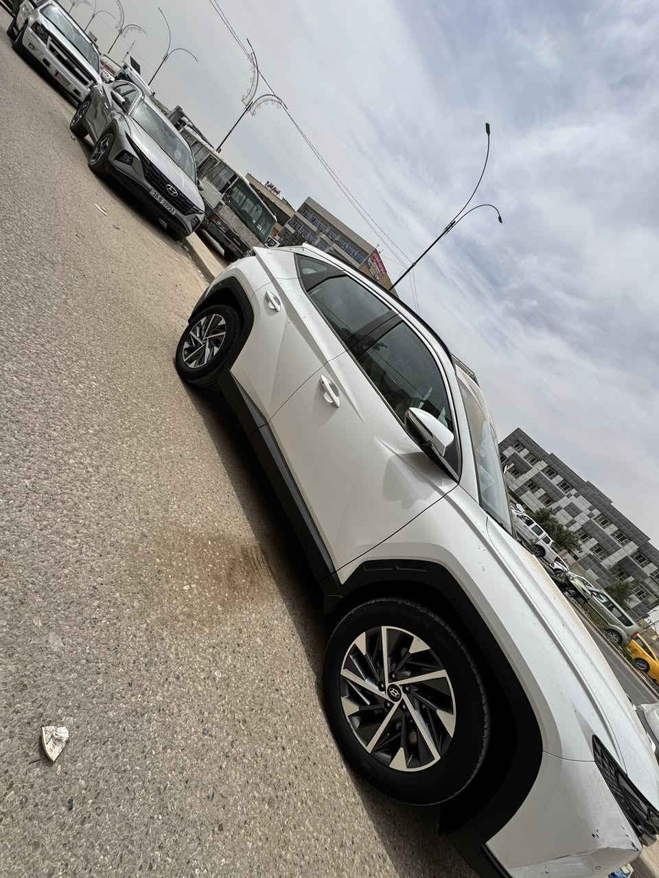 السلام عليكم توسان موديل 24 خليجي كفاله عامه سياره جديده كلش 
مواصفات معروفه رقم بغداد مكاني بابل. حله 
السعر 206 وبيه شي بسيط  ***********
