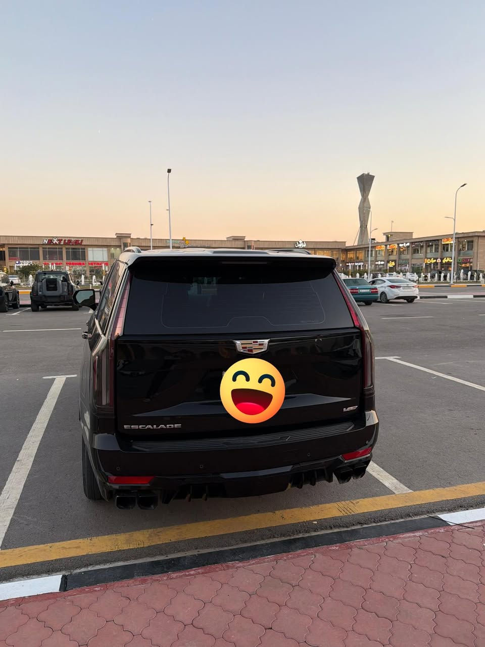 كاديلاك 2023Vفول على وضع الشركة بدون رقم ماشيه 22الف مغلفه نانوسياره نظافه ‎%‎ وكالة المنصورالاستفار ***********
