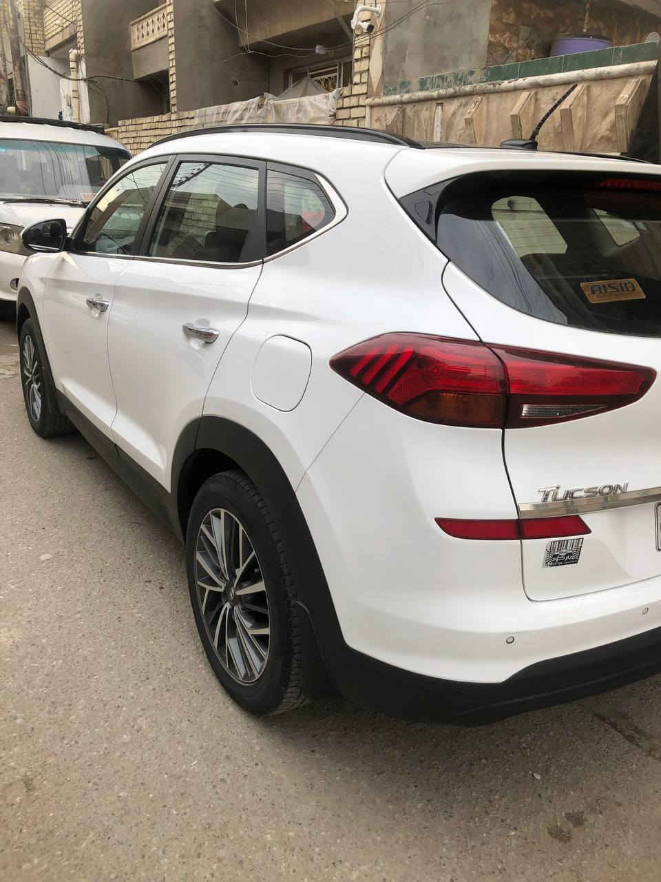 السلام عليكم
توسان 2020 خليجي 
فول مواصفات ١/١ 
كفالة عامة من الضربة والصبغ 
كير مكينة وضع الشركة 
ماشية 76  بنوراما بصمة 
خمس عدسات كشنات جلد بقلاوة 
كشنات كهرباء شاشة كبيرة  
دواخل صاج رقم السيارة انكليزي بغداد 
العنوان : بغداد / البلديات 
الرقم : ***********
السعر : 210$ 
ملاحظة : صبغ في جزء من الدعامية الخلفية اثر شخط بسيط
