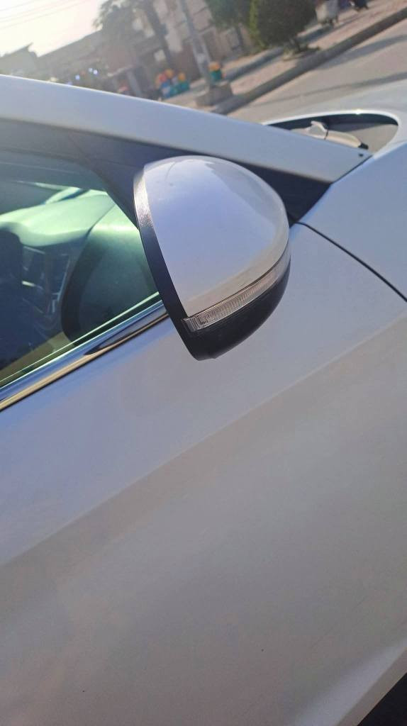 توسان خليجي موديل 2018 للبيع او المراوس مواصفات تحكم استيرن واشاير بالمري حساسات خلفي وامامي كاميره خلفيه وبعد مواصفاته المعروفه مكينه 2000 دوش سياره كفاله مكينه كير وضربه مكفوله سياره جديده 
للتواصل 
*********** كربلاء, العراق
