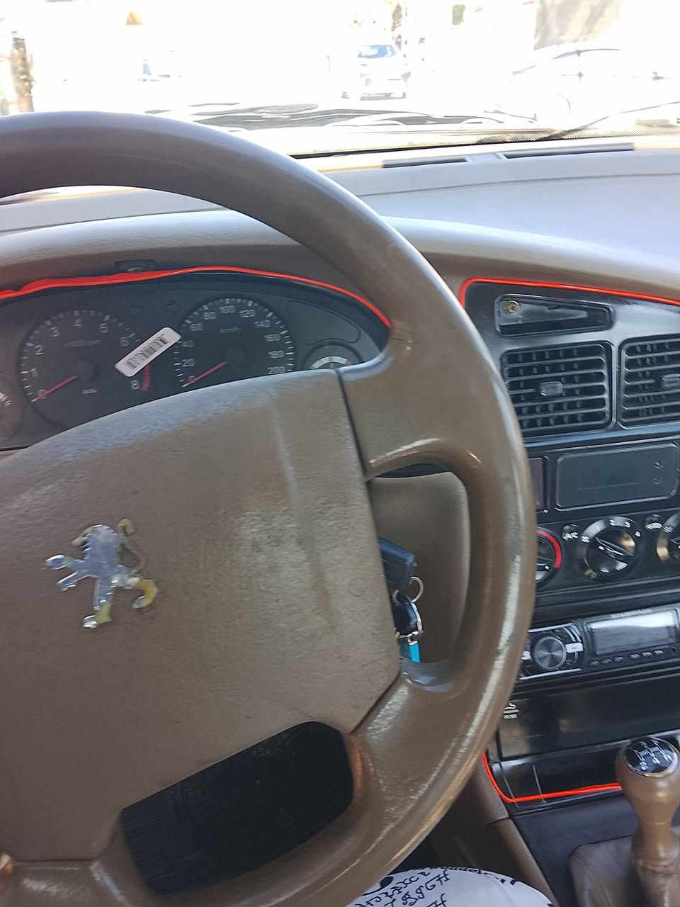 سلام عليكم ورحمه الله وبركاته بيجو للبيع موديل 2012الميس رقم بغداد إنكليزي مصفره  هيهة وغرامات مكينه كير شواصي مكفولات كهربائيات كلها شغاله دوشمه جديده صدر جديد تخم تاير جديد للتبريد ثلج تدفهة شغاله سياره خير من الله جديده كلش حلوه وكامله مناقصه شي بيه جاملغ خلفي طخه بصيطه بس هاي تفاصيل السياره فدوه لعيونك بس الشراي يتصل السعر 34 الاتصال *********** المكان بغداد تقاطع الدرويش حي التراث
