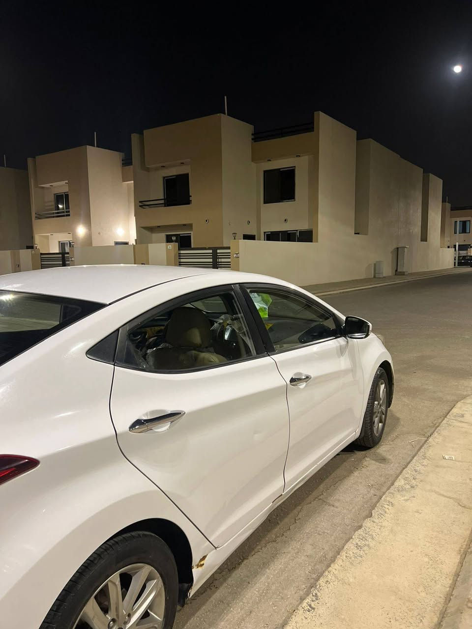 السلام عليكم
الانتره مديل ١٦
فول موصفات 
السياره كفاله عامه ماشيه ١٣٠الف
السياره بسمي رقمها كربلاء 
السعر ١٣٣ وبيها مجال 
مكاني كربلاء ***********
