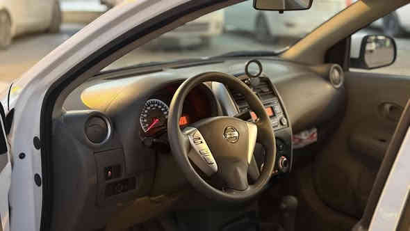 السلام عليكم 
للبيع نيسان صني 2020 
بيها بوارد 3 وصبغ خشم البنيد شبرين
كير مكينه تبريد كفاله 
نظيفه السياره 
السعر :103 وبيها مجال للشراي مو شراي لتخابرني ولتنطي سعر من يمك عامل 
للأستفسار :***********
***********
