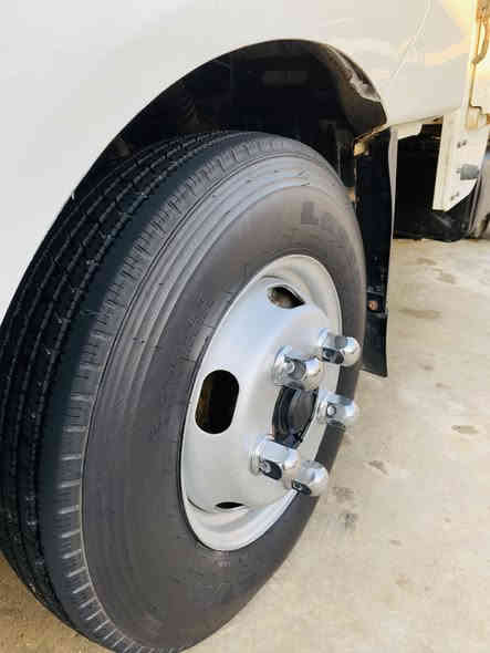 اللهم صل على محمد وال محمد 
فحل 2014
رقم قادسيه دولي 
بيها كارتات 
ودوسه العبري مبدله
وقواعد البك لايتات 
كامله للاخير
تحويره 
ستد 27
تاني 120
محجر 
تايرات تخم لارسا جدد 
مكان السياره الديوانيه
السعر 117$
للاستفسار
***********
