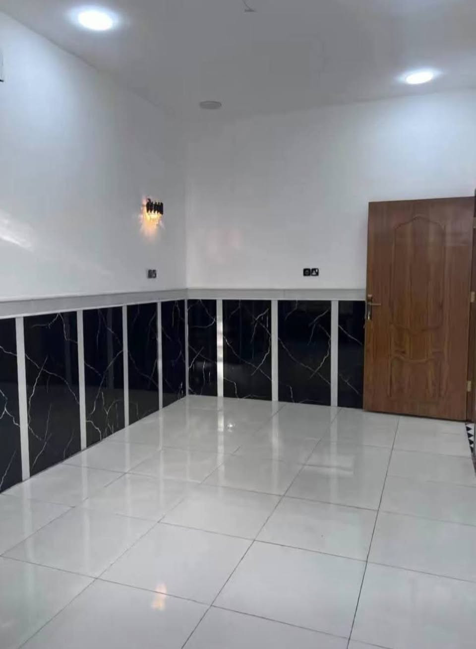 ب
بيت مساحه ١٠٠ متر في مغربه بناء حديث درجه أولى الاستفسار الاتصال ***********

