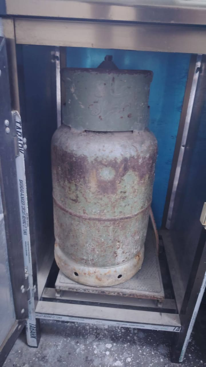 طباخ ايطالي  ثلاجة 20 قدم  غسالة تخم تركي 10 مقا دبت غاز  مغسلة عنوان مشتل


**إذا كنت صاحب هذا الإعلان وتريد حذفه لأي سبب، رجاءا أرسل رسالة إلى الدعم الفني**