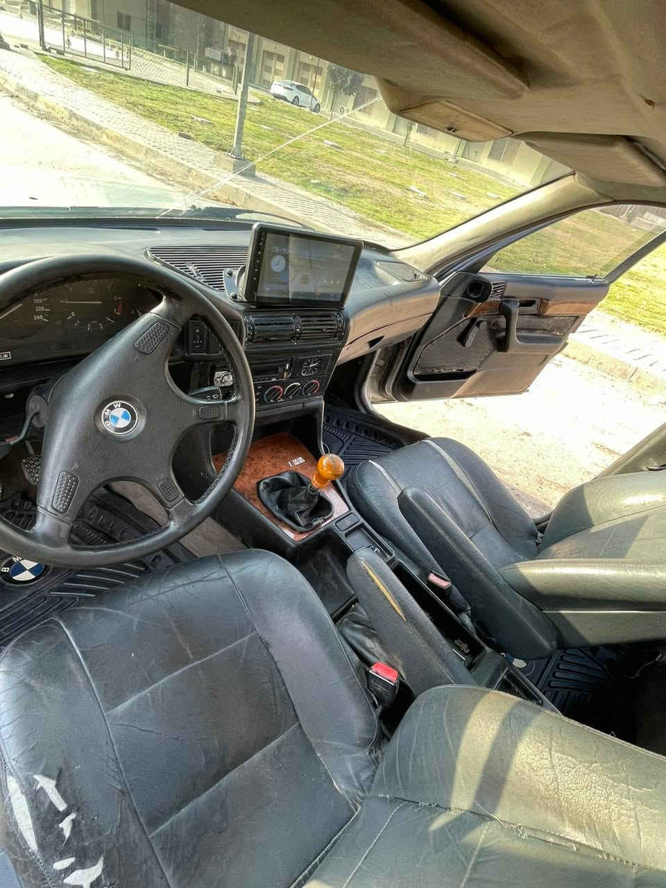 الفئه الخامسه BMW
حجم ٥٢٠ اصل بليته وسنويه جديده وهزه ورقم انكليزي جديد بغداد  ابسمي موديل ٩٠
بكج M
ويل ودعاميات ودووس وترايش وحته دواخل كلهامختمه  M
محرك ٢٠ مسكر كير عادي يعني طيران نشاط ونعومه تراي راقي جدا
صبغ جماليه بيها فقط طخه بالجاملغ الامامي الايسر
دواخل جلد كشن جلد كهرباء
شاشة اندرويد وكاميرا
منظومة احتراق كلها جديده
بنكه جديده
راديتر جديد بالكارتون
دسكات تخم امامي جديد
عالي ناصي زنون الأصلي
منظومة تبريد كامله بس مااعرف شبي ميشتغل
محرك كير صدر جديد تخم تاير بحاله ممتازه
ترايك وين مايعجبك بشرط 
شرط التحويل السعر ٤٦ وبيها مجال مكاني الانبار


**إذا كنت صاحب هذا الإعلان وتريد حذفه لأي سبب، رجاءا أرسل رسالة إلى الدعم الفني**