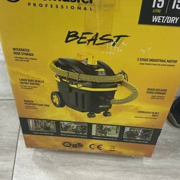 🔥 مكنسة BEAST الاحترافية وصلت! 🔥

للبيت وللسيارة، شفط جاف ورطب بدون ما يهمك شي
• القوة: 1500 واط - تبلع كلشي گدامها • السعة: 15 لتر - تنظف هواي وما تفرغها كل شوية   • متانة: خزان قوي + موتور صناعي مرحلتين • عملية: تخزن الصوندة والواير بسهولة 
سعر (100,000)خاص لفترة محدودة! الكمية محدودة
 سعر  توصيل (7,000) لكل المحافظات
للطلب راسل الصفحة 

. معلومات أساسية
اسم الماركة: فاكماستر بروفيشنال (Vacmaster Professional).
السلسلة والموديل: بيست (BEAST Series - VF1515HJ).
طبيعة المنتج: مكنسة كهربائية صناعية لشفط السوائل والأتربة الجافة (Wet/Dry Vac).

2. المواصفات التقنية
القدرة والمحرك: محرك صناعي قوي ثنائي المراحل (2-Stage Industrial Motor) بقدرة 1500 واط (1500W)، يوفر قوة شفط هائلة وشفطاً سريعاً للمياه (High water-lift motor).
السعة التخزينية: خزان كبير بسعة 15 لتراً (15L).
خامة الهيكل: خزان مصنوع من مادة البولي بروبيلين المتينة (Rugged Polypropylene)، مقاوم للتآكل والصدمات القوية.


**إذا كنت صاحب هذا الإعلان وتريد حذفه لأي سبب، رجاءا أرسل رسالة إلى الدعم الفني**