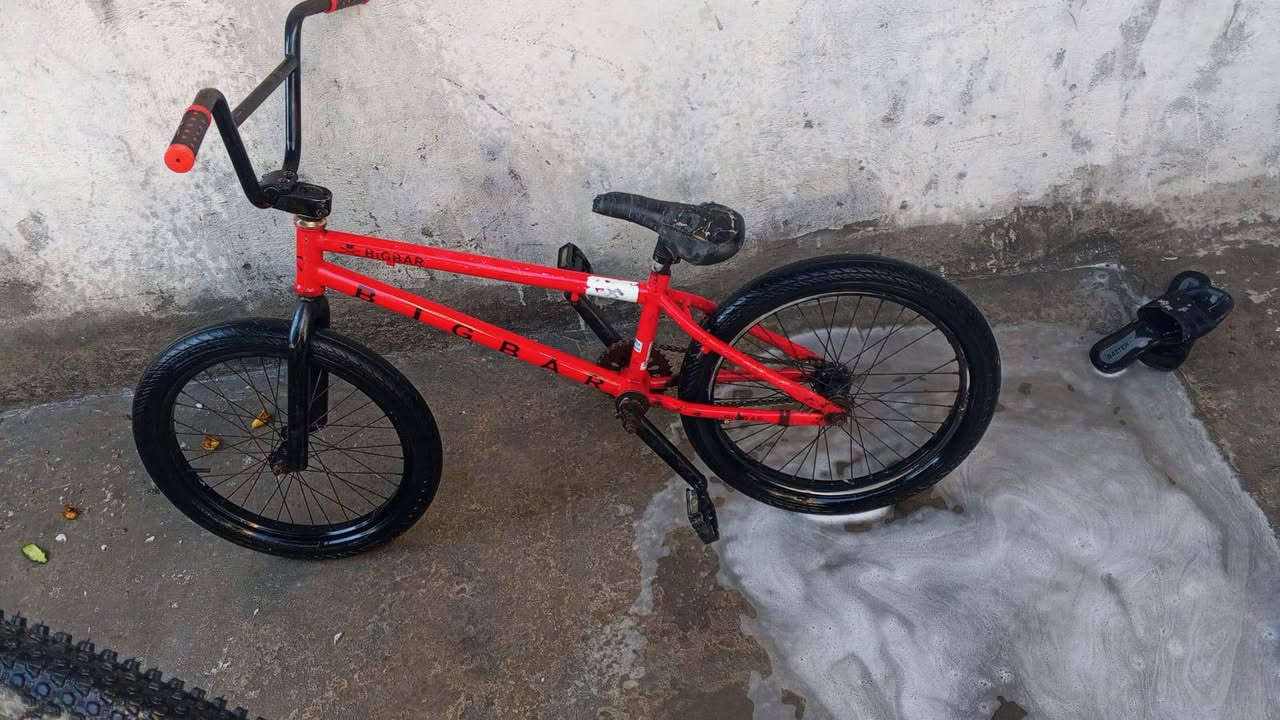 سلام عليكم بايسكل جيتي للبيع  او مراوس بغير بايسكل اكبر منه حجم 20 اصلي بريك بل مكينه كامل السعر 50 وبي مجال للطيبين مكاني بغداد شهداء البياع الاتصال على *********** متواجد واتساب ومازنجر ومستعجل عل بيعته
