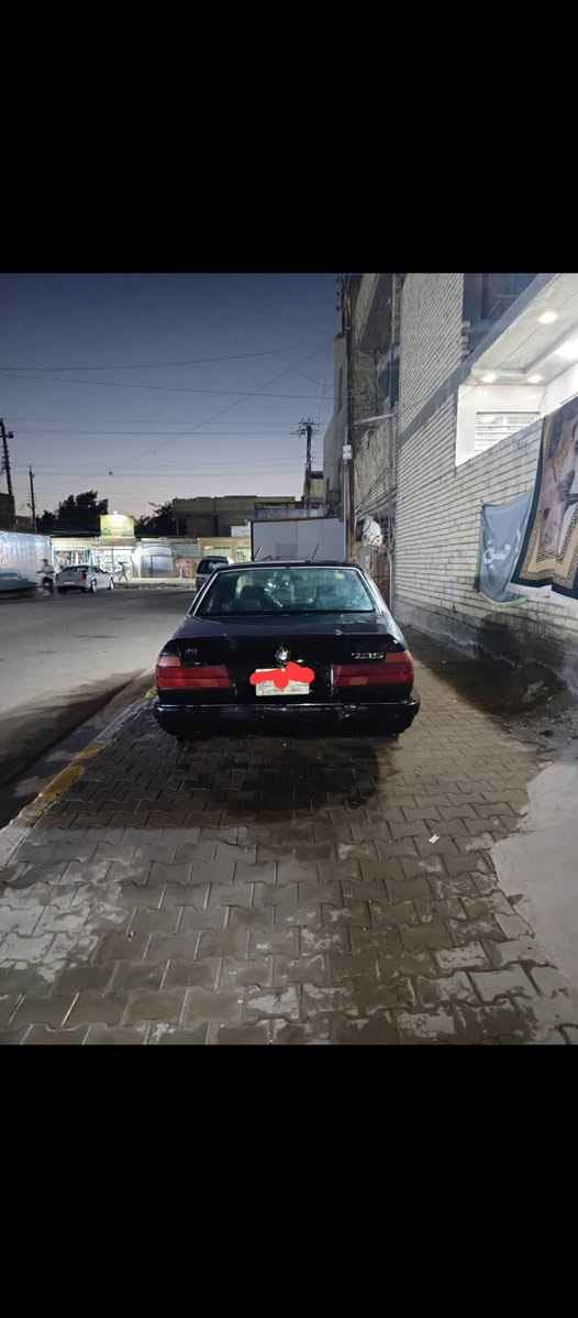 سياره بي ام 735 موديل 91 سياره محرك كير خير من الله  بيه نواقص بسيطه  سياره بيه طخه   بسيطه بس بل بنيد وعواج بي بسيط  سياره شغاله ونعمه رايده  28$  وبيه مجال حك جيتك وحك نواقص البيه اشراي يتصل هاذه رقمي ***********
