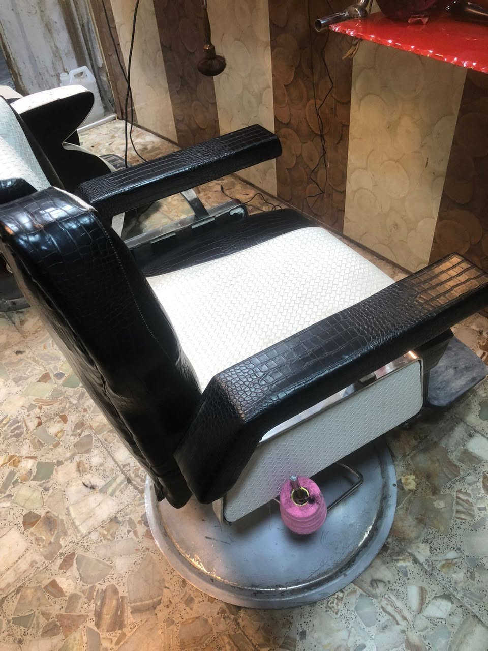 كرسي جديد نضيف استعمال قليل عداد 1 للبيع شكد تنطي بيه نزل بلتعاليق ( حسب القناعه ابيع)
مكاني بغداد المدينه 

رقم الهاتف ***********
