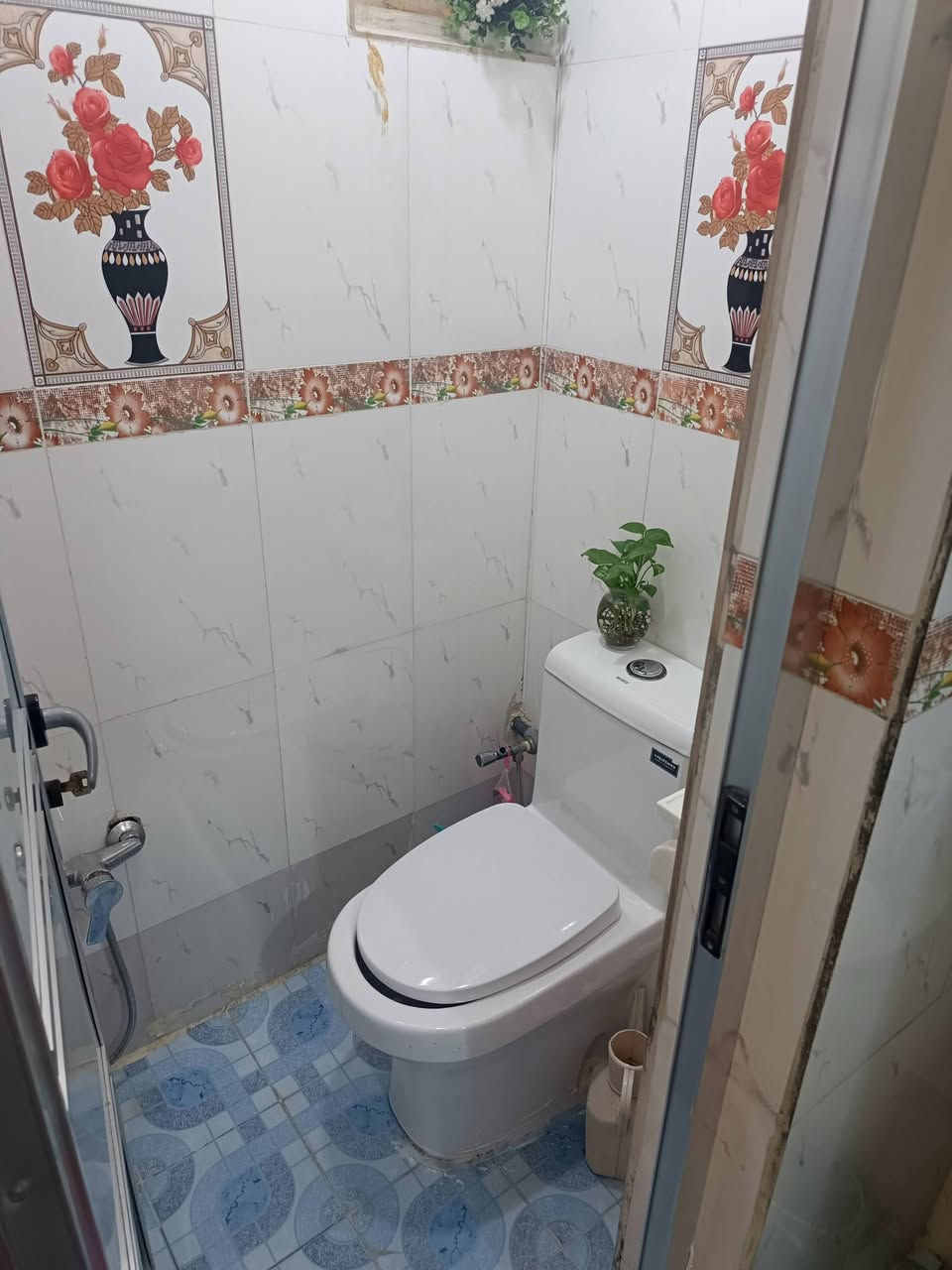 دار للبيع طابو صرف ١٠٠متر طابقين في الحر حي المؤمنين قرب مدارس سيد الماء خدمات كاملة للاستفسار اتصلوا ***********
