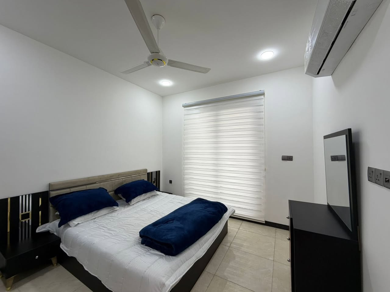 شقق حديثة مجهزة بلكامل للأيجار
في الكرادة 
——————————————————
شقق مفروشة للأيجار 
للعوائل ( الاجانب🔵المغتربين🔵والموضفين 🔵والطلبة 🔵والطالبات 🔵
🔴غرفة وصالة 

🔴غرفتين وصالة 

لتفاصيل اكثر الاتصال على الرقم 
***********
