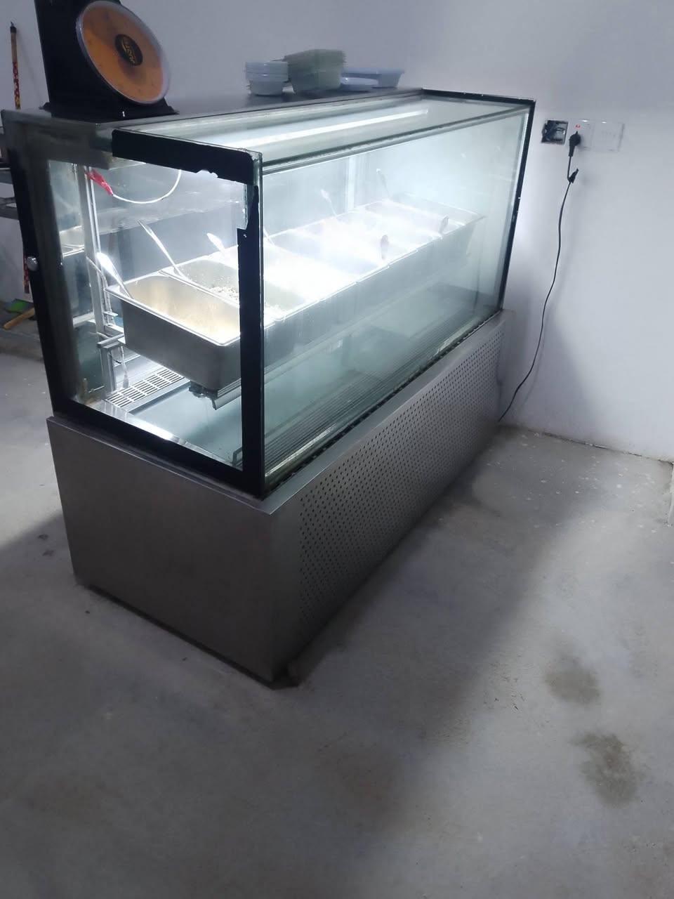 عارضة كيك وترهم مقبلات خلاط منقله بريمز كلهن جدد مكاني محافظه ديالى ***********
