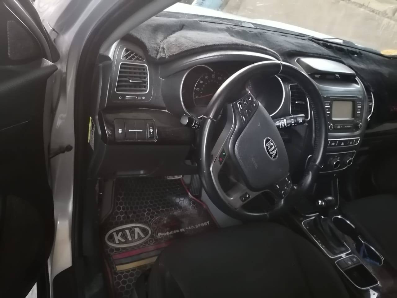 السلام عليكم سورنتو 2015للبيع 4سلندر للاستفسار***********
