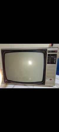 تلفزيون قديم للبيع شغال ‏‪07731849653‬‏