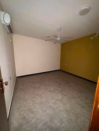 طابق ثاني معزول • غرفتين • السيدية