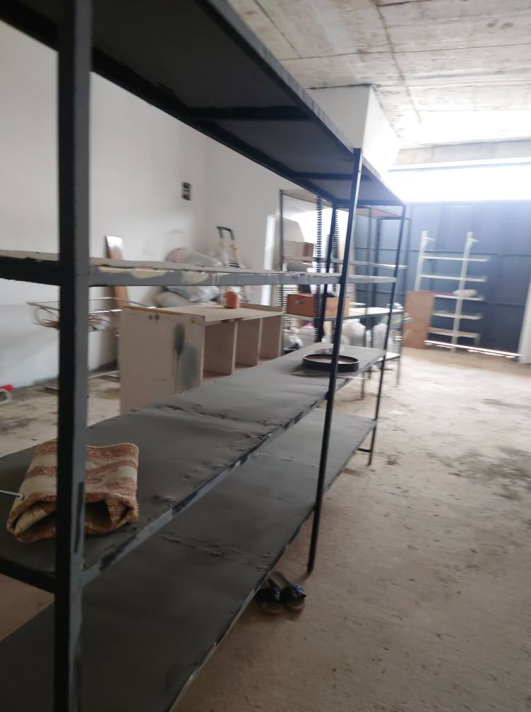 ئەم ڕەفانە بۆفرۆشتن نزیک ٣٠مەترە. 
***********
سلێمانی ڕاپەڕین السليمانية, العراق
