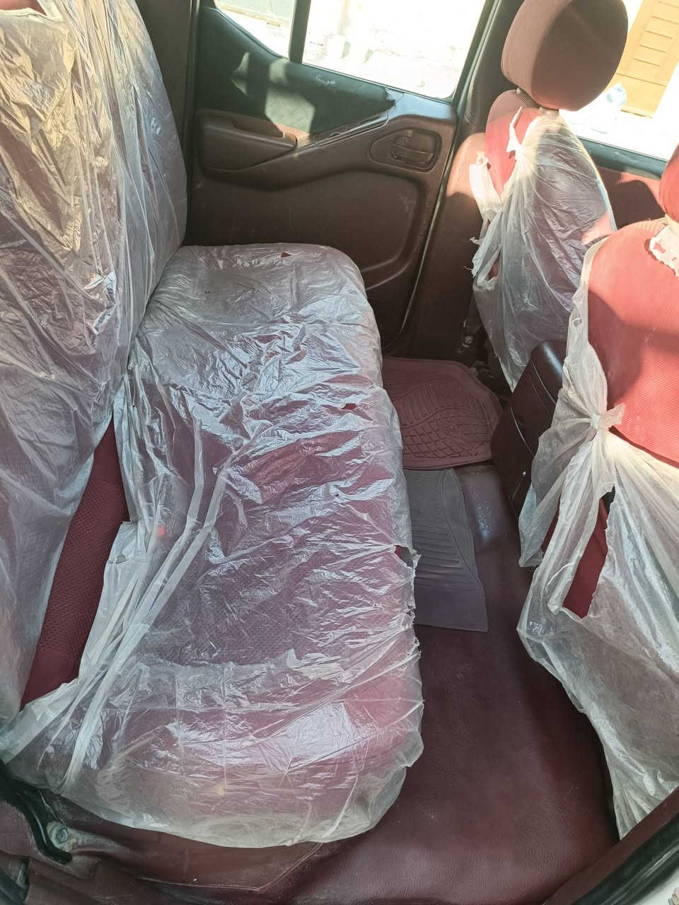 السلام عليكم 
نيفارا موديل 2014
محور 2500
تحويره تخبل شرط شلعه ومعدل كيجات كلهه شغاله تبريد شغال مكينه وكير كفاله ترايهه 160 لا رجفه ولا مشاوط تخم تاير جواها ومابيهه نقص السيارة جاهزه رقم دهوك نكليزي سنويه لل29
بيهه رشات صبغ شواصي والغود مكفوله 
العنوان كربلاء حي العسكري السعر 80 قفل ***********
