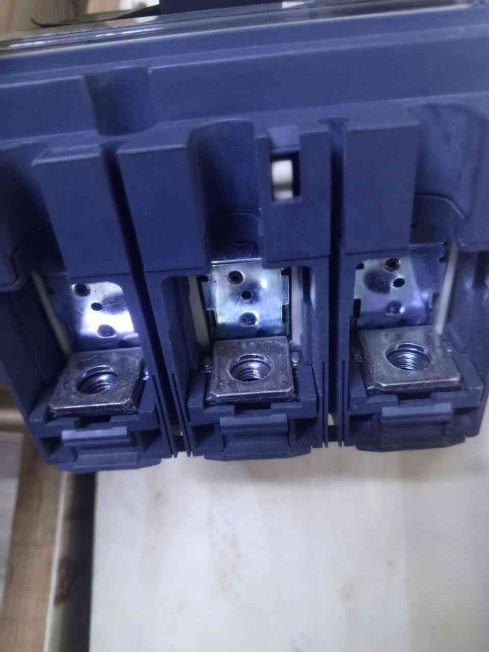 سلام عليكم ورحمه الله وبركاته
يوجد لدينا جميع الكونتكترات قواطع 
 اصلي جدا نضيف ABB . شنايدر فرنسي 
جميع الامبيرات متوفره بنسب الاسعار
 الاستفسار خاص 
👈***********👉 حسين عكد 
خدمه توصيل جميع محافضات العراق#
