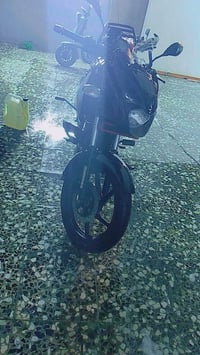 للبيع: دراجة بولسر (Pulsar) 🏍️ ‏الموديل: 2021 ‏الحالة: كهربائيات كاملة...