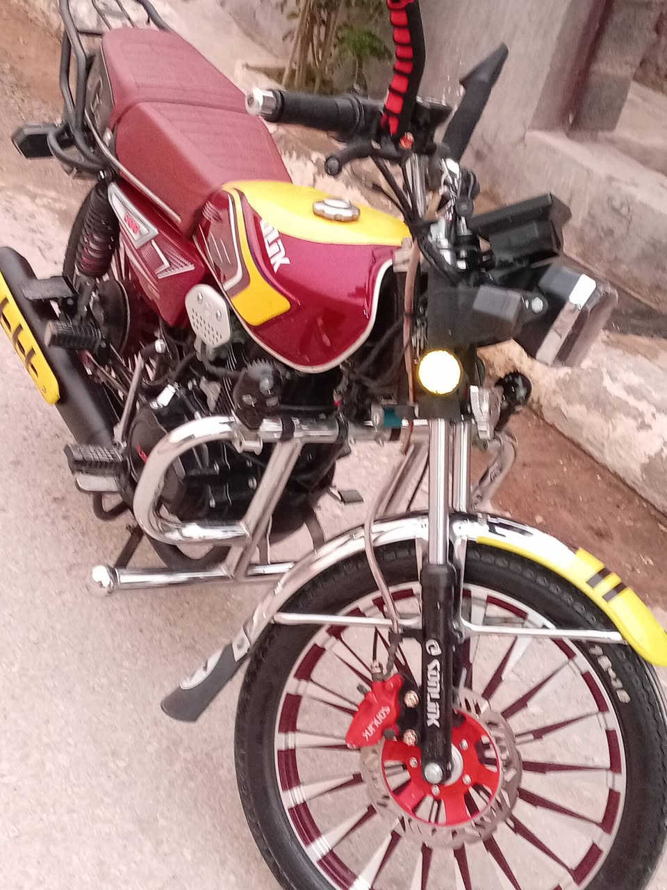 دراجه للبيع موديل 25 زنجيل  محرك 200    ***********
