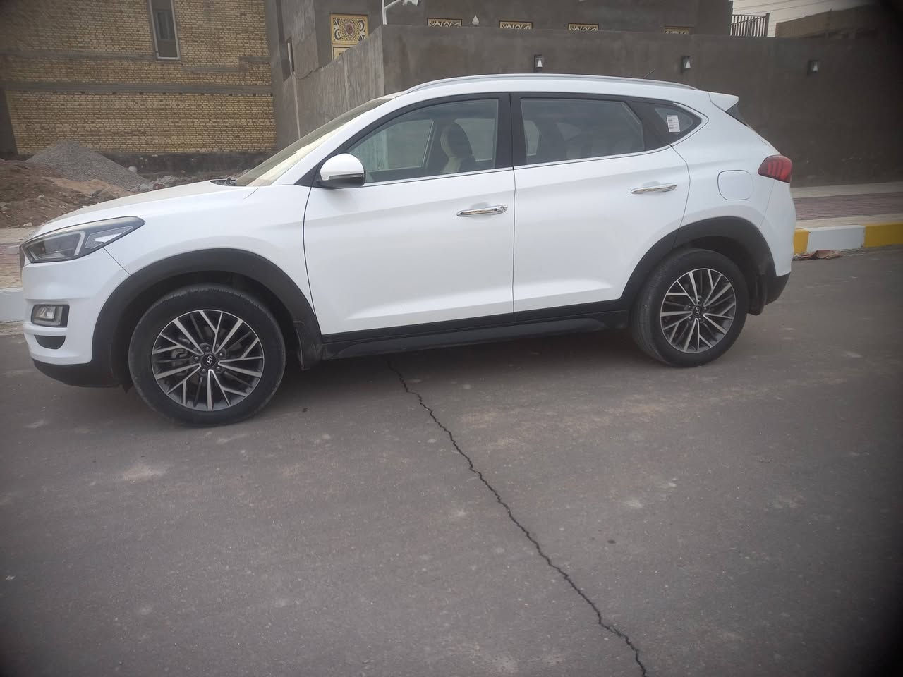 سلام عليكم هونداي توسان مديل 20 كفاله عامه خليجيه شرط لفحص محرك الفين دوش سياره فول بصمه حساس خلفي حساس امامي كامرتين خلفيه وماميه كشنات جلد سياره بسمي ذي قار مكان اني ذي قار سعر سياره208 وبيها مجال لشراي *********** فول
