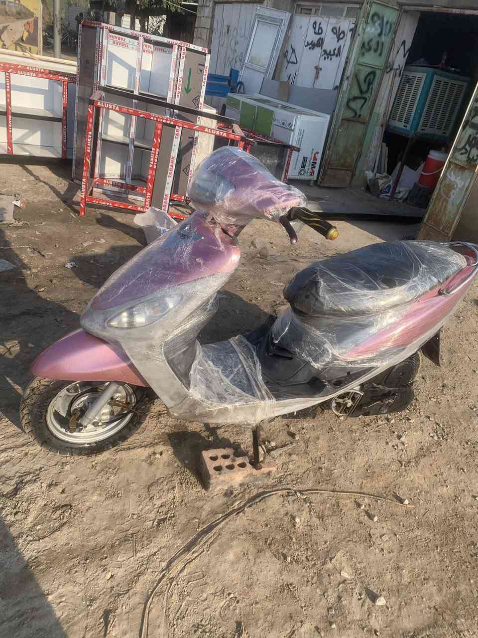 السلام عليكم دراجه ماكس  منغولي  كفاله عامه دراجه كلش نظيفه دراجه شغاله كلها  شلعه معدل  نصبه   دراجه بلاديه كلها مثل ما موضح. بالصوره سعر ٧٠٠. بيها مجال للاستفسار ع رقم ***********
