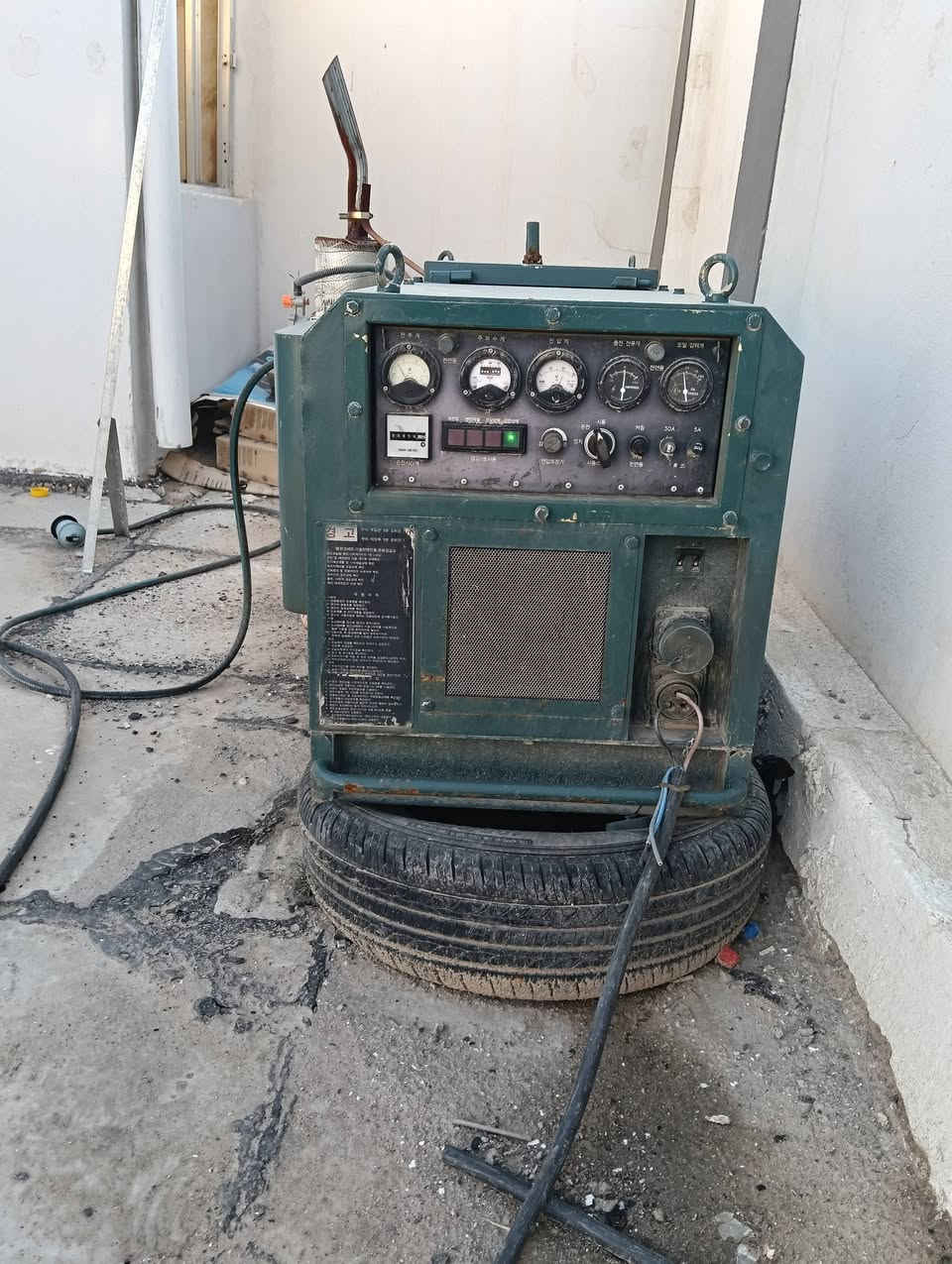 مولده كوريه اصلي..
10 كيفي ..سنكل ..تشتغل علغاز وتشتغل علبانزين مكانهه الدييوانيه السعر مليون ونص للاستفسار الاتصال بلرقم ***********
