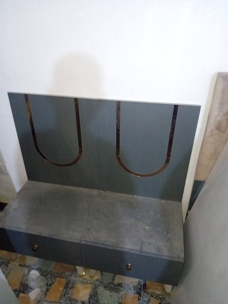 غرفه نوم تركي نضافه١٠٠/١٠٠ سعره ٤٠٠ الف عنواني الدوره الهواشه ***********
