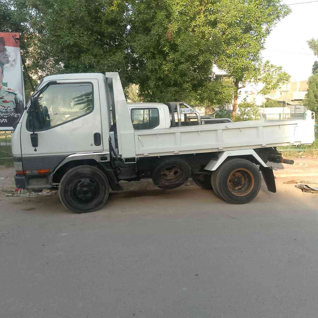 السلام عليكم/رجاء اقره المنشور جيدا
كنتر يسرى بلادي قمبوره 
لا صبغ و لا خياس 
موديل 1992 
رقم بغداد 
سنويه ساقطه 
محرك جديد لا صرف و لا بخار 
ستيرن يسره بلادي 
شاصي محسن 
السيارة محور قلاب 
علما ان السيارة احلى من الصورة 
مكان السياره بغداد 
السعر140 ورقه 
الرقم ***********
و بالخير على التصير من نصيبه
