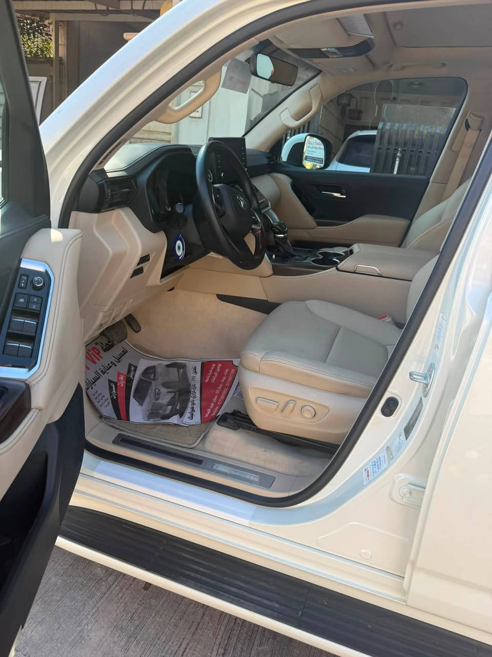 لاندكروز ساز2024كفاله عامه ماشيه49000مكان السياره زيونه الاتصال***********سعر66500$

