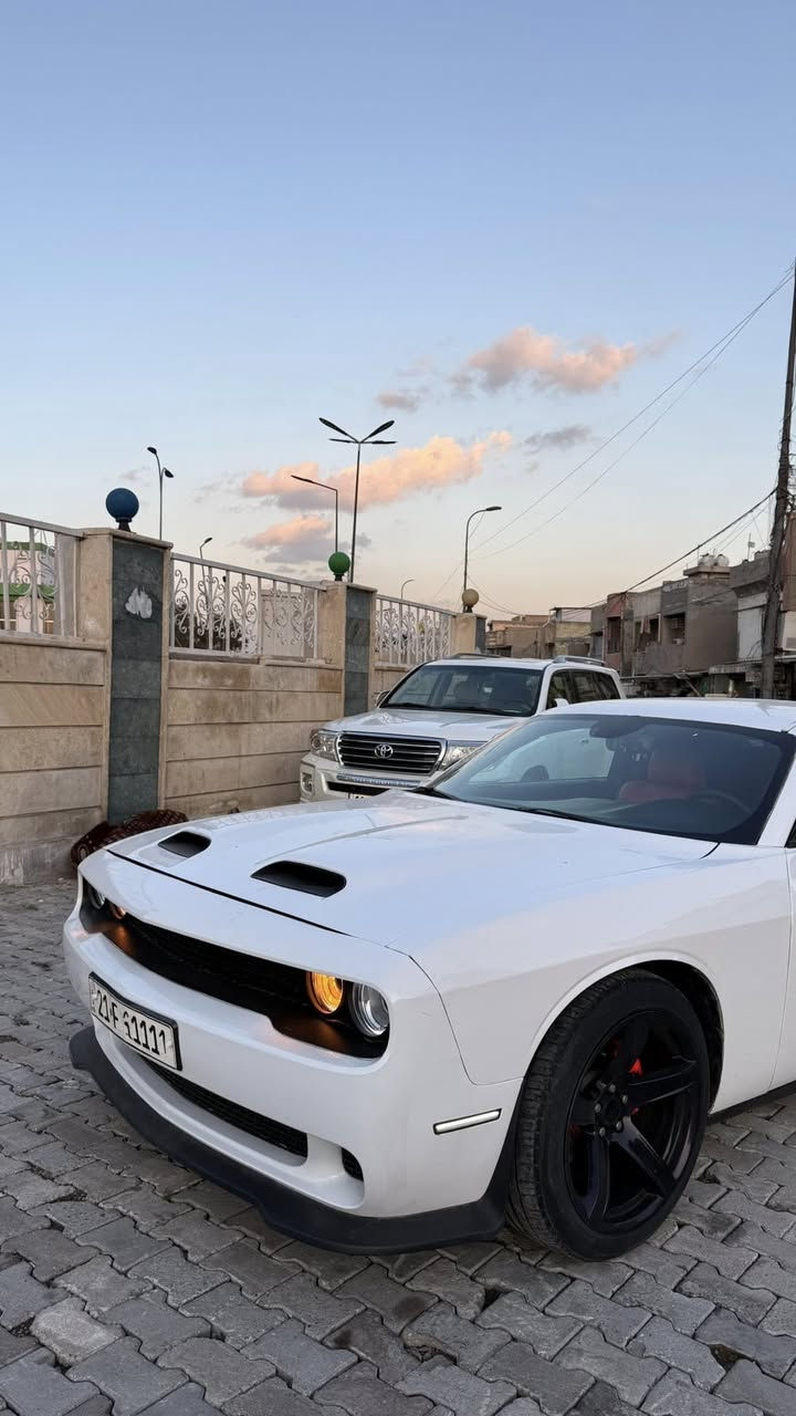 سلام عليكم دوج جالنجر 6 سلندر للبيع موديل 2016 رقم شمالي
حادثه جاملغ خلفي بجم كبس بدون شاصي 
بيه قطع صبغ ابيع احزام
رقم الجديد 
مواصفات
محدثه سياره srt 
زنون عالي ناصي 
ويل نجمه مصبوغ ٧ الوان متغير 
كشنات جلد احمر 
قبق دركه جلد 
شاشه جبيره 
تخم تاير 
لحايه + سكوبات + تكساس لد ابيض 
سياره جاهزه 
مكاني بغداد 
السعر 130 وبيه مجال 
الرقم 
***********
