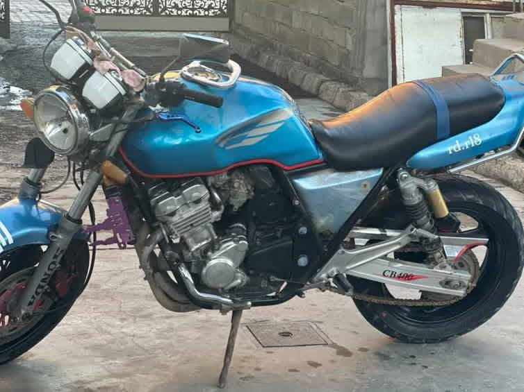 سلام عليكم دراجه سيبي جيل اول 16ولف دراجه مجفته مره واحده واطي بل مكينه ضمان دراجه خير من الله بيهه شلعه تشك الكاع دراجه مكمركه كامله ....للمراوس حسب القناعه


**إذا كنت صاحب هذا الإعلان وتريد حذفه لأي سبب، رجاءا أرسل رسالة إلى الدعم الفني**