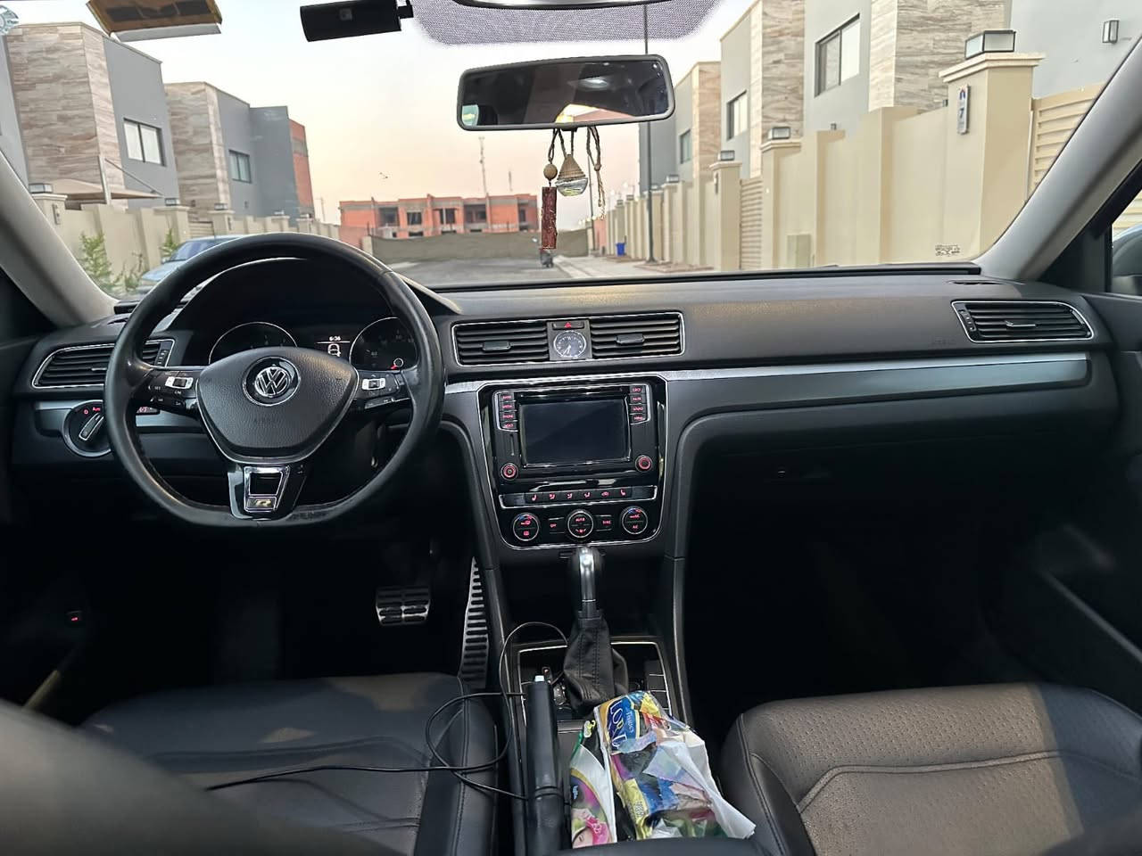 باسات ٢٠١٧
ماشبه ١٠٧
حادث موضح بالصور بابين تبديل 
السياره مابيهه اي نقص 
مواصفات rline
السعر 130
***********
مكاني بغداد
