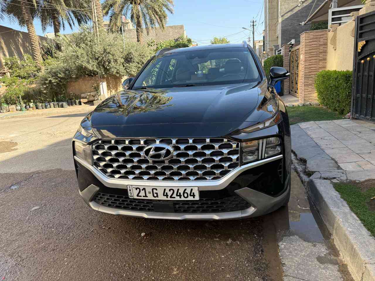 🔥 للبيع سنتافي 2023 أمريكي - نظيفة 🔥
✅ المواصفات:
الموديل: 2023
الوارد: أمريكي أوراق أصولية 
الممشى: 20 ألف ميل فقط = 32 ألف كم 🔥 ممشى قليل
المحرك: 2500 تنفس طبيعي 4 سلندر، اقتصادي وقوي
الكير: أوتو، تبريد ثلج
الدفع: ثنائي FWD
اللون: ؟؟ اسود
الرقم: سليمانية - سنوية جديدة، شرط التحويل

✅ الضربة والحالة:
حادثها أمريكا: صندوق + تعديل بسيط بالبنيد فقط
الشاصي + الأرباجات سليمة 100% شرط الفحص 
وصور الحادث مرفقه بالمنشور
هنا بالعراق: بيها شبر صبغ فقط، باقي السيارة بلاد
السيارة مصينة، ما تحتاج أي شي

✅ المواصفات
كاميرا خلفية | شاشة لمس | بصمة تشغيل وتشغيل عن بعد  | حساسات رباعية | كشنات تدفئة | رادار | ...شاحن موبايل لاسلكي
داخل السيارة بيجي فاتح واسود 

💵 السعر: 20,500$    
مكاني: بغداد الدورة، 

📞للتواصل:*********** واتساب متاح

