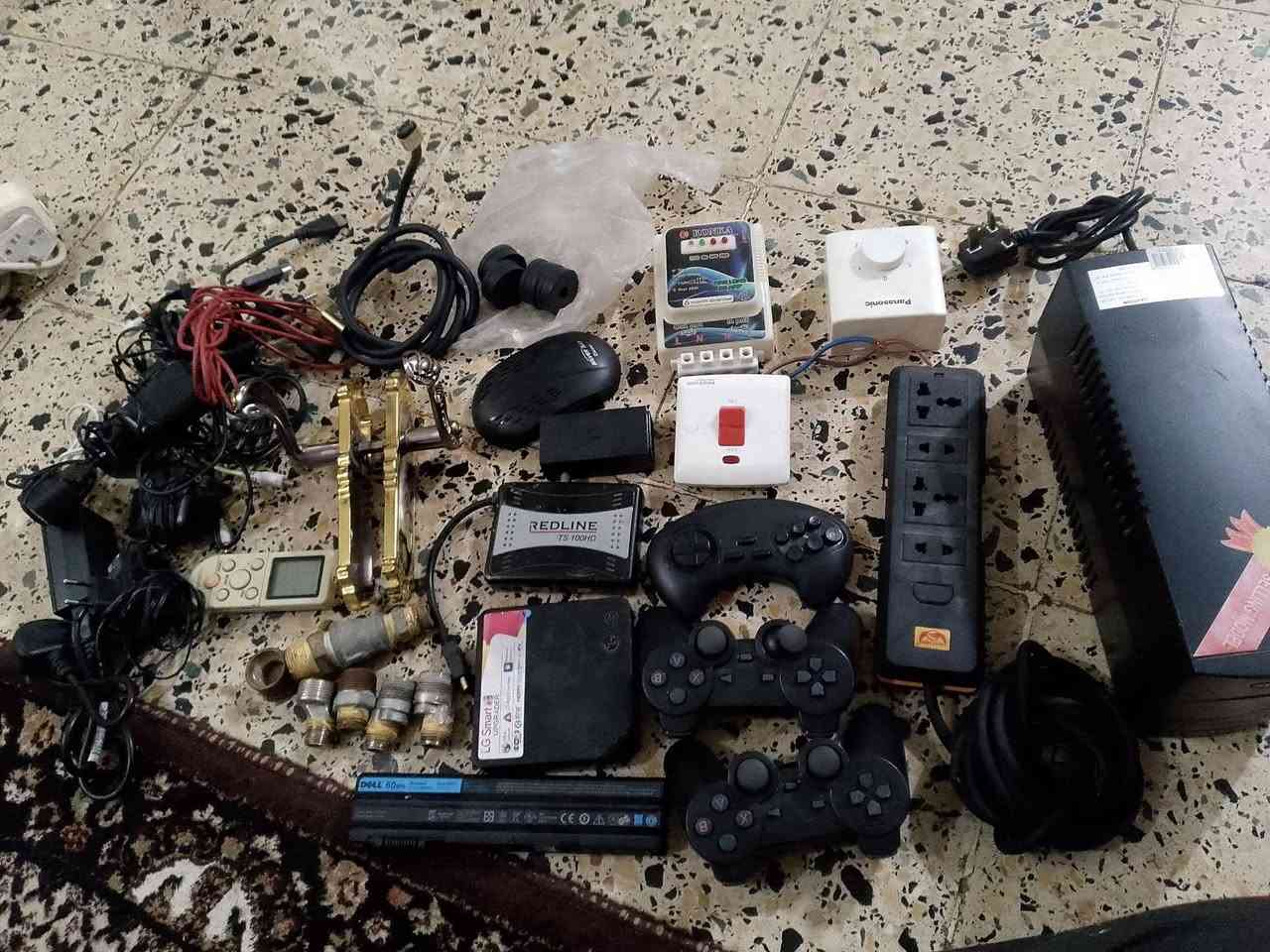 السلام عليكم غراض كهربائيه عاكسه +سيار+يدات ابلي+يدات باب+والباقي كدام العين سعرهن مناسب***********
