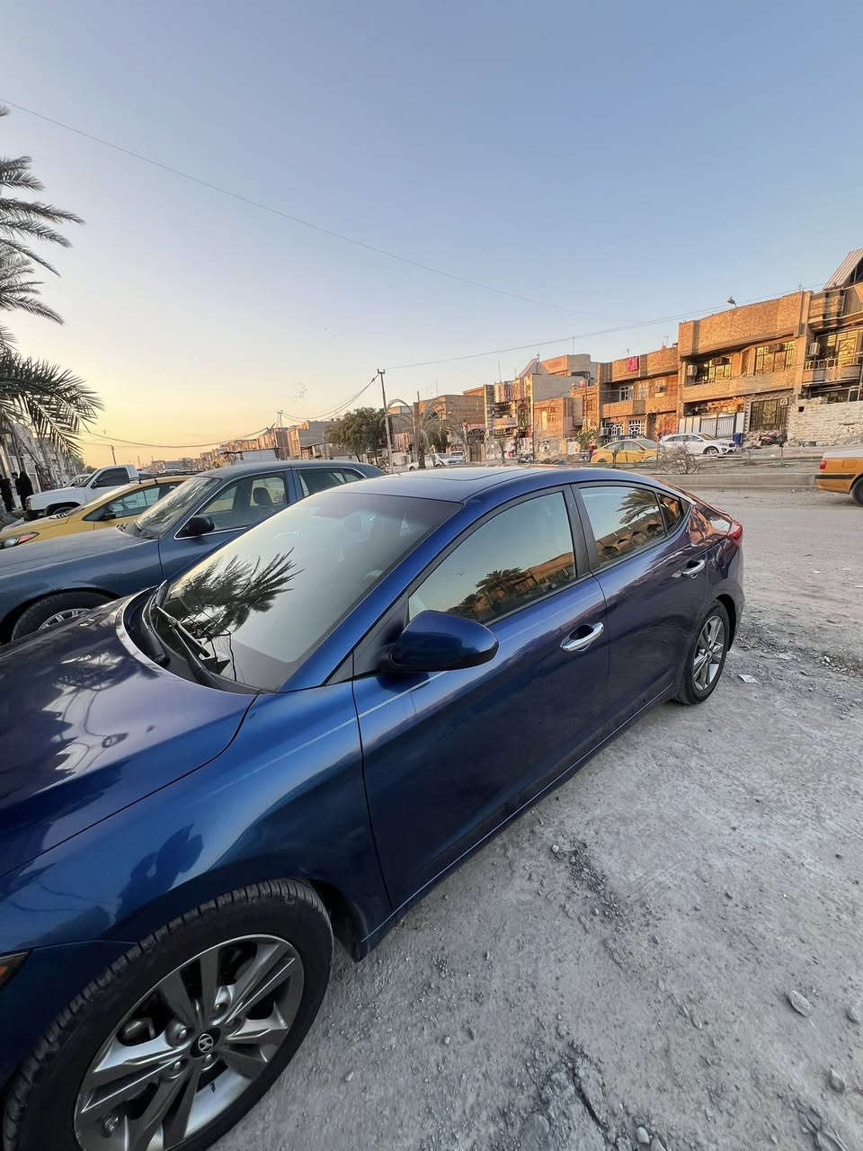 النترا ٢٠١٧ بيها قطعتين رقم بغداد فول مواصفات     بصمه / فتحه /كشن كهربائي السعر(١٢٢) وبيها مجال
***********
