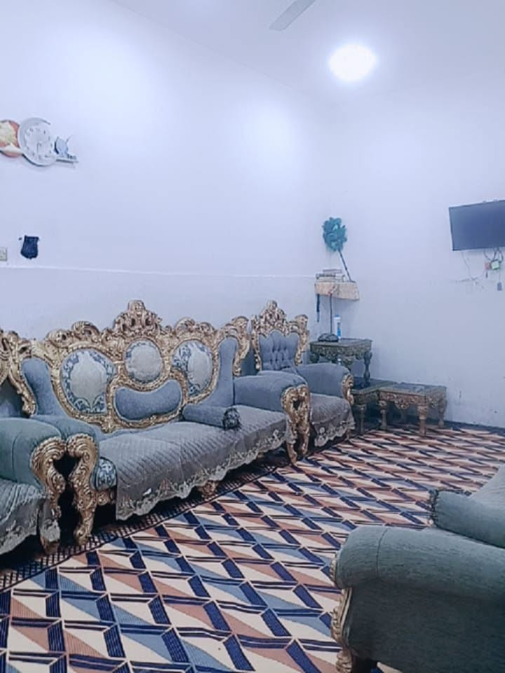 السلام عليكم بيت للبيع في سبع قصور شارع قاسم الوكيل  البداية بشارع ام حيدر المضمده المساحه 128 متر  وعالي على الشارع بمتر أول بيت بل فرع يحتوي على استقبال 6 مترات ونص وحولي كبير وترك ومطبخ وغرفه وصحيات رقم الهاتف *********** متوفر واتس اب وماسنجر
