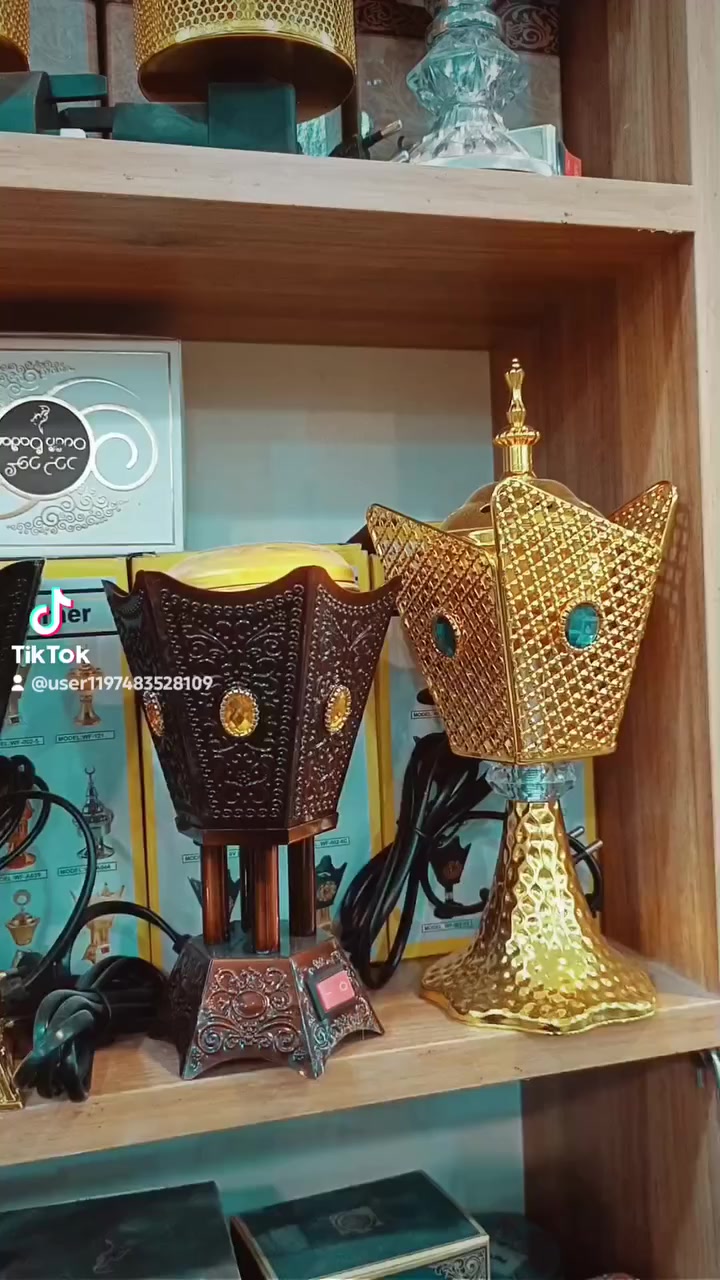 ✨🔥 رجعت أجواء الفخامة والريحة الطيبة 🔥✨
💨 البخورات والمبخرات توفرت من جديد وبأجود الأنواع!
دلّل بيتك بأحلى الروائح الشرقية الأصيلة وخلي المكان يفوح عطر وهيبة 🌹
🌿 أنواع بخور فاخرة:
عود، مسك، عنبر، ورد، خلطات مميزة تناسب كل الأذواق
🔥 مبخرات بأشكال أنيقة:
كهربائية وعادية، تصاميم تراثية وعصرية تضيف لمسة جمال لبيتك
✨ مناسب للبيت، الضيوف، والمناسبات
✨ ثبات عالي وريحه تبقى لساعات
✨ جودة مضمونة وأسعار مناسبة
📍 متوفر الآن في مجمع تحرير العطار
📞 للحجز والاستفسار: ***********
لا تفوّت الفرصة… عطّر أجواءك بأفخم الروائح 👌
