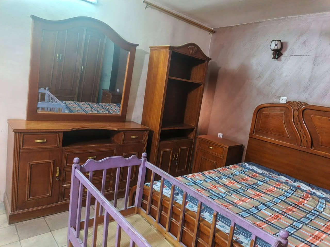 غرف نوم للبيع نظيف ٦ أبواب مع ملحق  للمعلومات اتصل ***********
