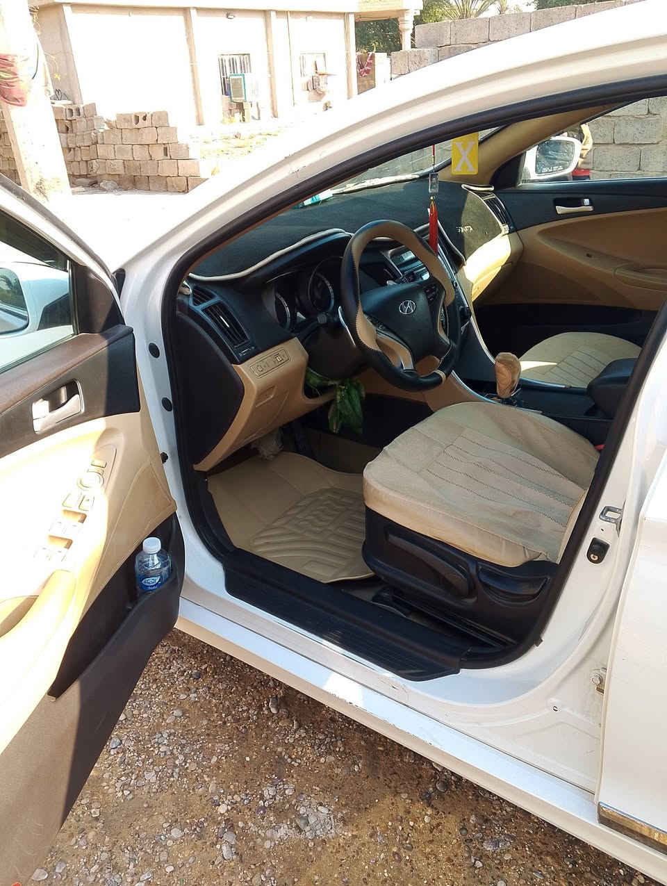 سلام عليكم للبيع سوناتا 2012 خليجي مكفولة كفالة عامة محرك وكير كلهن مكفولات ترايك وان ما تريد تبريد تدفئة كله شغالة على وضع شركة محرك 2400 دوش  ابيعلك على سونار السعر 135 وبيه مجال رقم صلاح الدين الماني بسمي رقم الهاتف ***********
