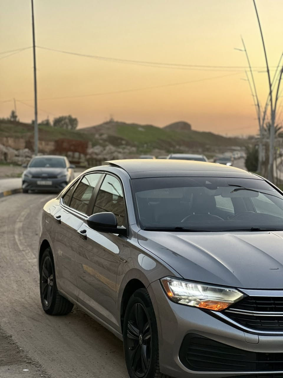 السلام عليكم
رمضان كريم ونبلش بعروض العيد 
جيتا SE
موديل ٢٢
هزه جديد
رقم أربيل الجديد
سنويه جديد
ماشيه ٥٥ الف كيلو 
شرط التحويل 
.
الضرر 
باب وره السكن صبغ فقط 
بدون دواخل شرط الفحص 
.
المواصفات 
بانوراما 
كشنات جلد
رادار امامي 
رادار جانبي 
كشنات تدفئه 
عداد ديجتال 
هاند بريك بصمه 
وبقية المواصفات المعروفه 
.
العنوان الموصل حي نركال 
ارسل رقم 9 لمعرفه السعر او الاتصال على الرقم 
***********
