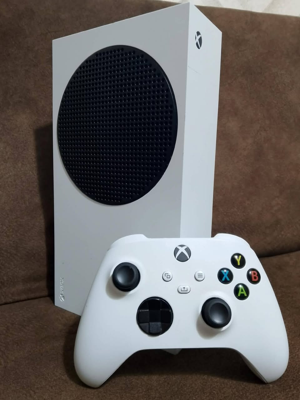 للبيع
🎮 Xbox Series S بحالة ممتازة
الجهاز نظيف جداً بنسبة 90%
لم يتم فتحه أو صيانته مسبقاً (ما زال الستيكر الأصلي موجود)
استخدام خفيف وقليل
سعة التخزين 512GB
مرفق معه يد تحكم أصلية ونظيفة
مع كيبل HDMI الأصلي
✅ جاهز للاستخدام مباشرة
✅ أداء ممتاز وحالة جيدة جداً
للاستفسار ، يرجى التواصل على الخاص. 
( السعر 375 ) للشراي بيه مجال


**إذا كنت صاحب هذا الإعلان وتريد حذفه لأي سبب، رجاءا أرسل رسالة إلى الدعم الفني**