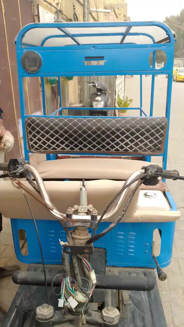 للبيع
هاي أصلها تكتك محولها ستوته 
محرك ستوته 
شغاله على حسب الأصول بس بيها خلل واحد الكير مجاي ينمر الخلل لو بالكير بوكس لو بالكلجات ما ادري وين بالضبط 
مكاني بغداد الشعله 
السعر 500 الف وبيها مجال 
الرقم ***********
