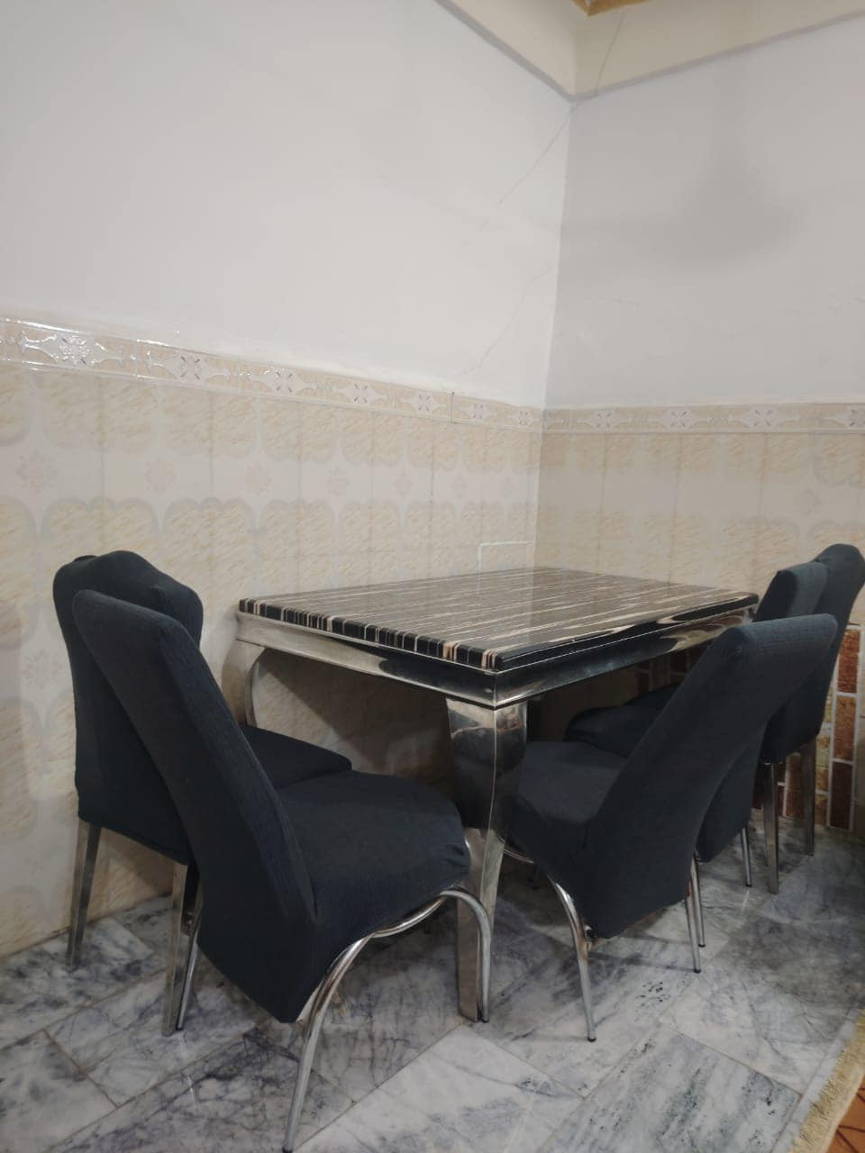 ميز طعام نظيف الحجم تقريباً متر ونص السعر خاص


**إذا كنت صاحب هذا الإعلان وتريد حذفه لأي سبب، رجاءا أرسل رسالة إلى الدعم الفني**